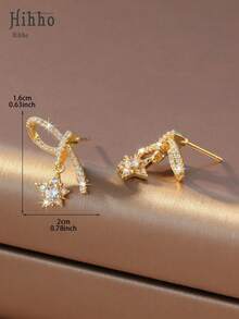 Hihho 一对闪耀的锆石蝴蝶结耳环，璀璨如钻。融合甜美、清爽与奢华，兼具少女的妩媚与优雅，时尚的耳环饰品适合约会、派对等轻松的社交场合，也可搭配甜美或略带成熟气息的服饰。 - 蝴蝶結 - 查看 5