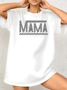 Patrón de cuadros que forma la palabra MAMA simbolizando amor fuerza y orgullo familiar con estilo moderno y positivo camiseta de mujer blanca cómoda casual 220g - Blanco - Ver 8