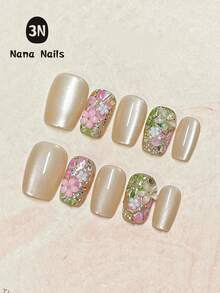 春日花卉美甲套装，10片装短方形按压式美甲贴片 | 3D立体花卉设计，搭配乳白色猫眼闪粉和水钻 | 甜美盛开的花园美甲套装，适合日常和派对造型（女士及女孩适用） - 香檳色 - 查看 3