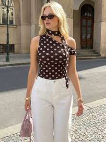 女士时尚棕色波点单肩上衣，侧系带无袖衬衫，复古修身款，2026春夏新款 - 棕色 - 查看 4