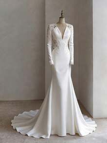 Sophisticated Deep V-Neck Mermaid Wedding Dress With Long Sleeves And Lace Trim In Satin – Elegant Floor-Length Bridal Gown Featuring A Daring Neckline Design, Full-Length Fitted Sleeves, Intricate Lace Insets, And Figure-Hugging Mermaid Silhouette In Lustrous Satin, Perfect For Weddings, Christmas Galas, Halloween Balls, Formal Dances, Birthday Celebrations, And Special Evening Events. A Versatile Choice For Wedding Receptions, Holiday Parties, Anniversary Dinners, Luxury Getaways, Black-Tie Occasions, Cocktail Gatherings, Bridal Showers, Wedding Guest Attire, Graduation Formals, Homecoming Events, And As A Dramatic Bridesmaid Or Statement Evening Gown. - 白色 - 查看 1