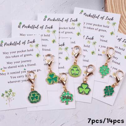 7件/14件套圣帕特里克节礼盒套装 - 幸运四叶草钥匙扣，附赠绿色贺卡和口袋拥抱卡。适合家庭聚会、生日派对、婚礼、单身派对、旅行、赠送朋友，也是送给亲人的最佳圣帕特里克节礼物。