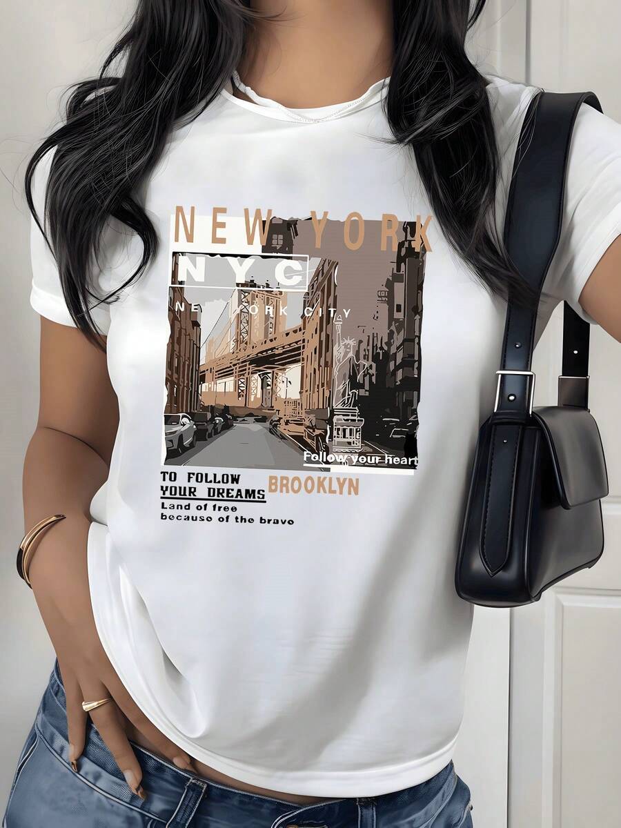 Vista urbana con el puente icónico de Brooklyn y las calles de Nueva York que simbolizan la búsqueda de sueños y la libertad en una ciudad llena de energía moderna camiseta de mujer 220g - Blanco - Ver 1