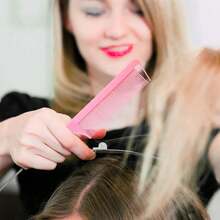 5件套专业美发沙龙工具套装 - 头皮按摩梳、柔韧梳、通风梳和造型喷雾瓶 - 彩色 - 查看 2
