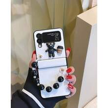 Elegante weiße Lederoptik 3D Bär Kaffee Klapphandy Hülle mit Perlenkette, geeignet für Samsung Galaxy Z Flip3 5G/Galaxy Z Flip 4 5G/Galaxy Z Flip 5 5G/Galaxy Z Flip 6 5G/Galaxy Z Flip 7 5G - Verschiedenfarbig - Übersicht 3