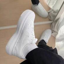 Nike Giày thể thao nữ đế cao dáng ôm Court Vision Alta Air Force Casual Sneakers - trắng - Xem 7
