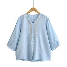 复古刺绣短袖上衣，刺绣V领休闲T恤衫，春夏款 - 淺藍色 - 查看 4
