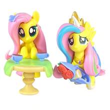 小马宝莉主题Fluttershy角色人偶套装 - 多种可爱姿势和场景（阅读、下午茶、自然主题），色彩鲜艳的迷你展示人偶，高品质精细雕刻，极具收藏价值的卡通周边产品，可作办公桌摆件、家居装饰，是送给小马宝莉粉丝、人偶收藏家和卡通爱好者的理想礼物，可爱角色主题收藏品。 - 彩色 - 查看 6