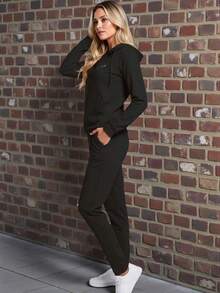 CONJUNTO CASUAL TELA LIGERA PARA DAMA CON SUDADERA BORDADA CON CAPUCHA Y PANTALON RECTO - Negro - Ver 3