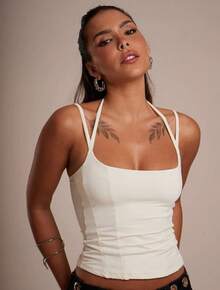 Women's Cropped Top With A Minimalist And Sophisticated Design, Developed To Flatter The Body With Elegance And Comfort For Any Occasion. The Fitted Design Provides Excellent Drape, While The Delicate Straps Create A Modern And Feminine Look, Bringing Lightness And Versatility To Different Styles. The Structure Of The Cropped Top Offers Support And Security, Allowing For Easy Combinations Ranging From Casual To Fashionable. Ideal For Outings, Dates, Parties, Bars, Travel, And Urban Looks, It Pairs Perfectly With Jeans, Skirts, Shorts, High-Waisted Trousers, Or Tailored Pieces, Creating Balanced, Current Looks Full Of Personality For Those Seeking Practicality Without Sacrificing Style. - 白色 - 查看 1