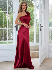 Vestido longo feminino elegante e charmoso, com decote assimétrico fluido, saia evasê e costas abertas, ideal para eventos de gala à noite. - Vermelho - Ver 7