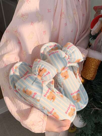 XIXITIAO Ett par söta inomhustofflor med bubbelblåsande björnmönster och rosett, mjuka platta och avslappnade tofflor i parstil, andningsbara golvtofflor som passar året runt, söta platta tofflor med färgblock