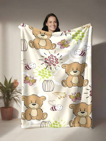 这款柔软的法兰绒毯以可爱的熊为主题，饰有手绘小熊图案，并点缀着蝴蝶和蜜蜂，采用舒缓的米色、白色和绿色，散发着清新治愈的气息，兼具童趣和现代优雅。温暖柔软，适用于沙发、午睡、床上装饰等多种场合。