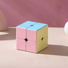这套魔方包含 2x2、3x3 和 4x4 的碳纤维马卡龙魔方。它们旋转顺滑，表面磨砂质感。这是一款适合儿童的益智玩具，可用于比赛，也是送给孩子的理想礼物。 - 彩色 - 查看 2