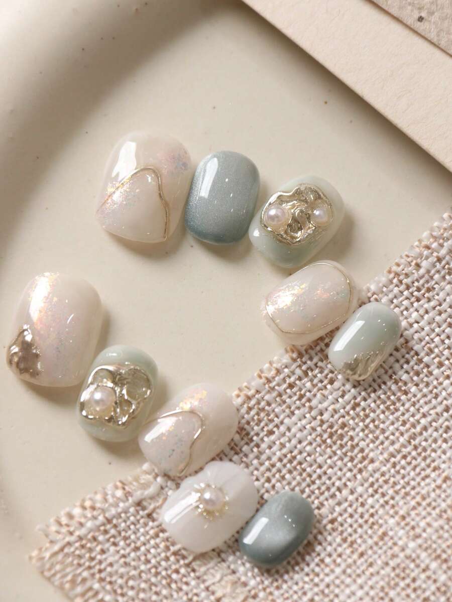 10片装短款白色和蓝色猫眼银色人造指甲套装，包含1张粘性贴纸和1个迷你指甲锉，适合办公室和日常佩戴 - 彩色 - 查看 1