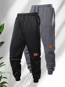 男士休闲跑步裤，配有可调节抽绳、侧袋和品牌标识贴片设计，适合健身房、慢跑、训练和休闲场合。 - 黑色 - 查看 1