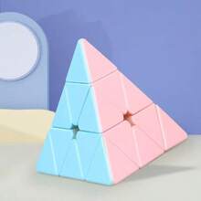 这套魔方包含 2x2、3x3 和 4x4 的碳纤维马卡龙魔方。它们旋转顺滑，表面磨砂质感。这是一款适合儿童的益智玩具，可用于比赛，也是送给孩子的理想礼物。 - 彩色 - 查看 3