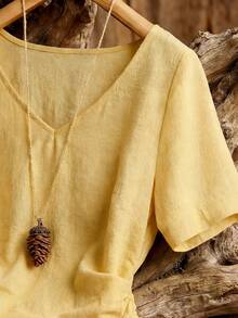 Camisa a medida con cuello en V, cintura ceñida y bajo puntiagudo, Urbanchic. Atuendo para conciertos, atuendos para brunch, vestido de invitada de boda, estilo bohemio, atuendo para Año Nuevo, Día de San Valentín, elegante para damas, atuendo de playa, atuendo de Acción de Gracias, atuendo de graduación - Amarillo - Ver 2