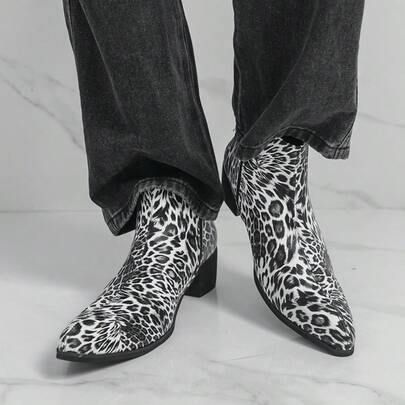 男士斑马纹切尔西靴，侧拉链设计，方便穿脱，时尚休闲男靴，现代男士之选，橡胶鞋底，舒适透气，适合街头派对和日常休闲穿着。