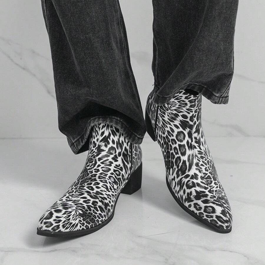 Giày bốt Chelsea nam họa tiết da báo, thiết kế khóa kéo bên hông dễ dàng mang vào/tháo ra, giày bốt nam thời trang thường ngày, lựa chọn hiện đại của phái mạnh, đế cao su, thoải mái, phù hợp cho các bữa tiệc đường phố và mặc hàng ngày.