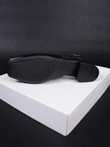 黑色漆皮方头露跟鞋，低跟，百搭款式，适合通勤、约会、日常穿着。耐用漆皮，柔软鞋底，透气不伤脚。 - 黑色 - 查看 7