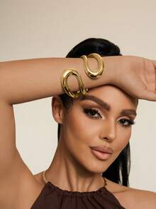 Altistry 1pc Oversized Gold Bangle Bracelet, Geometric Design, Suitable For Women, Great Gift For Birthday, Holiday - Gold - View 3