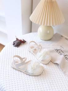 1 par de sandalias de flores de moda, zapatos minimalistas y versátiles de slip-on, zapatos de princesa cómodos con suela antideslizante y suave, adecuados para uso en verano, al aire en la playa - Blanco - Ver 4