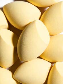 Estée Lauder Angled Makeup Sponge, Reusable, Wet & Dry Use, Foundation Sponge, Angled Shape - Yellow - View 5