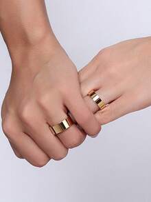 2 piezas de anillos de pareja personalizados de acero inoxidable lisos, de 4 mm y 6 mm, en color oro y plata, adecuados para el Día de San Valentín, la boda y el matrimonio - Dorado - Ver 2