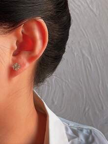 1 Pair S925 Sterling Silver Lucky Four-Leaf Clover Stud Earrings, Women's Rhombus Zirconia Inlaid Small Flower Petals Earrings, Sweet Elegant Ins Style Niche Earrings, Versatile For Daily Wear And Gifts - Four Leaf Clover - View 9