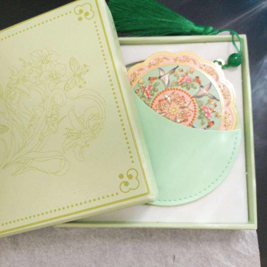 Palace Museum Cultural And Creative Products, Dunhuang-Style Caisson Ceiling, Exquisite Portable Makeup Mirror For Women, Ancient Style Portable Souvenir. - Green - View 1