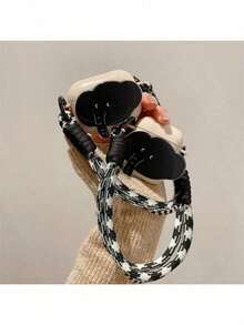 Llavero, cordón para el cuello con diseño plano 2D de elefante creativo, funda protectora compatible con auriculares Bluetooth de Apple, anti-arañazos y protección contra caídas - blanco antiguo - Ver 1