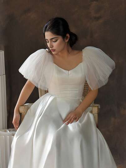 2件装白色短款新娘披肩，黑色无袖披肩，适合婚礼、派对、旅行、摄影等场合，附赠可拆卸安全别针。