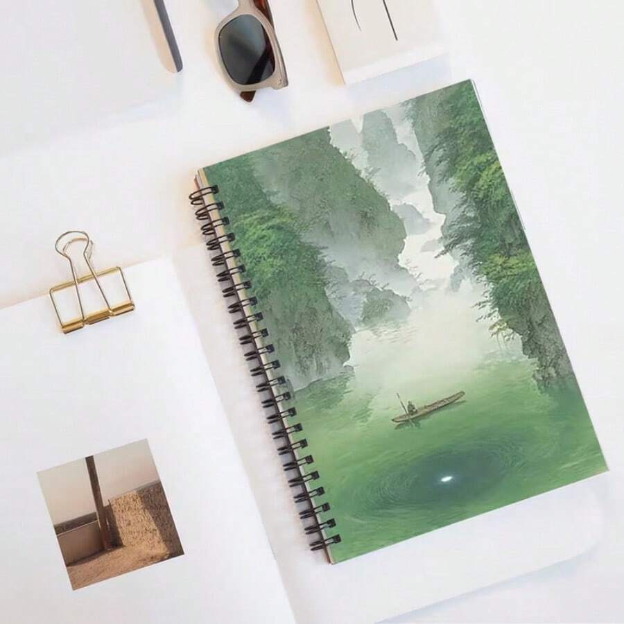 Sổ tay lò xo A5 - Sổ nhật ký chủ đề thiên nhiên xanh lá cây và vàng, bìa màu xanh lá cây nhạt với thiết kế phong cảnh núi, cây và sông nước - Giấy viết dày phù hợp cho việc viết nhật ký, học tập, văn phòng, du lịch - Món quà lý tưởng cho nhà văn và nghệ sĩ - Gáy chắc chắn và thẩm mỹ tối giản trang nhã - Hoàn hảo cho việc thư giãn và thể hiện sự sáng tạo - Thiết kế bìa xanh lá cây và vàng. - G - Xem 1