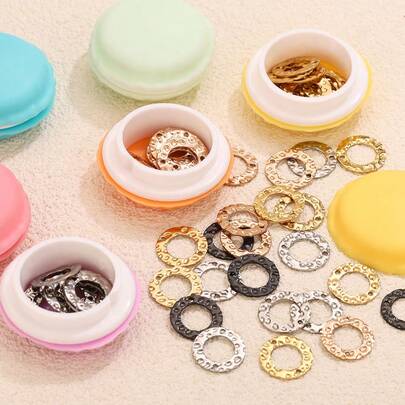 1个精美塑料材质马卡龙包装盒，内含10个304不锈钢多色双孔圆环连接器，用于DIY饰品项链制作，手工配件，盒子颜色随机