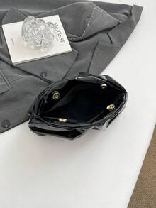 精致优雅的极简主义手提包。2026新款。复古百搭风格。女士优雅包袋。 - 黑色 - 查看 8