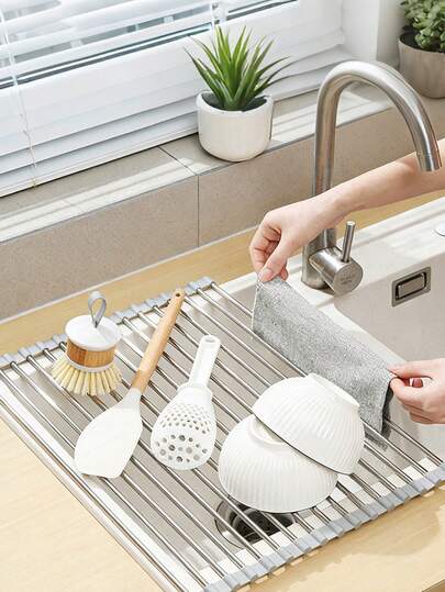 Giá phơi bát đĩa bằng thép không gỉ có thể gấp gọn và di chuyển được, phù hợp với nhiều kích cỡ bồn rửa nhà bếp, cũng có thể được sử dụng như vật trang trí Giáng sinh và vật dụng cần thiết trong nhà bếp.