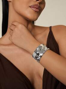 1pc Women Liquid Metal Silver Wavy Design Wide Bracelet, Fashionable & Versatile Daily Accessory - Silver - View 1