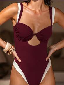 Áo tắm liền thân không đường may phối màu dành cho nữ. Được làm từ chất liệu co giãn cao, thân thiện với da, mang lại sự thoải mái. Thiết kế dây đeo rộng giúp nâng đỡ tốt, cùng với phần khoét ngực gợi cảm và đường viền phối màu tôn dáng. Lý tưởng cho những kỳ nghỉ biển, một lựa chọn hoàn hảo cho phong cách nghỉ dưỡng Mỹ cổ điển. Mùa hè - Màu Đỏ Sâu - Xem 4