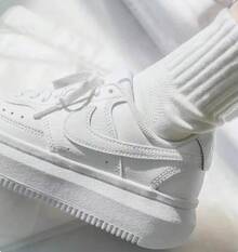 Nike Giày thể thao nữ đế cao dáng ôm Court Vision Alta Air Force Casual Sneakers - trắng - Xem 4