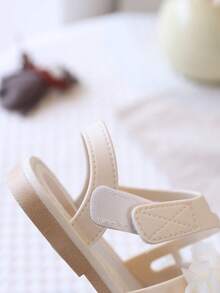 1 par de sandalias de flores de moda, zapatos minimalistas y versátiles de slip-on, zapatos de princesa cómodos con suela antideslizante y suave, adecuados para uso en verano, al aire en la playa - Blanco - Ver 8