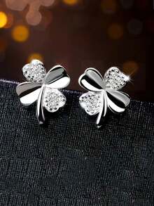 1 Par de Brincos de Botão de Trevo Fresco e Doce de Prata 925, Projetado para Meninas, Hipoalergênico, Brincos de Trevo e Cubic Zircônia, Adequado como Presente de Aniversário para Meninas - Trevo de quatro folhas - Visão 4