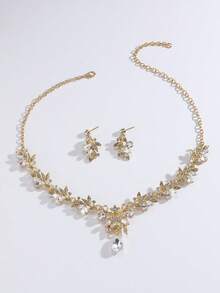 3件套水晶花朵项链、耳环和手链套装，精致百搭，尽显高端质感，适合女性日常通勤、校园约会、婚礼、派对以及情人节等场合作为礼物。 - 8028 - 查看 8