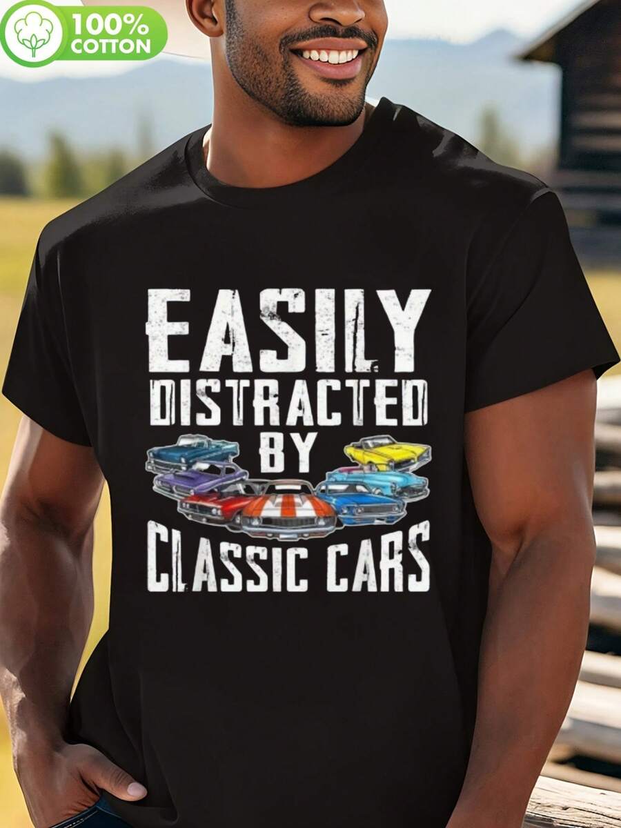 Fácilmente Disturbado por los Coches Clásicos - Camiseta de Cuello Redondo 100% Algodón con Gráfico de Coche Vintage Colorido. Casual; Cómodo para todas las estaciones. Ropa casual para exteriores; Camiseta con estampado de coche vintage; Tela de algodón - Negro - Ver 1