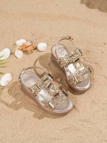 一双女童金色高跟凉鞋，闪亮柔软的PU面料，后跟金属扣设计，圆头，轻便灵活的厚底，时尚公主风，适合日常穿着和派对场合 - 金色 - 查看 6