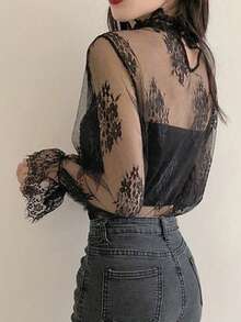 Camiseta interior de manga larga con cuello de encaje estilo princesa elegante para mujer, blusa transparente de encaje de unicolor para uso diario y citas - Negro - Ver 3
