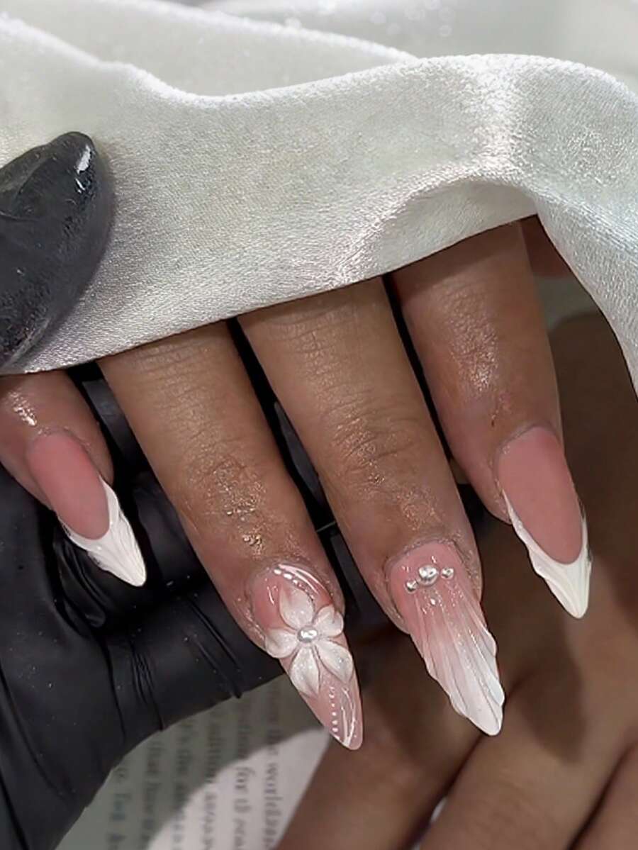 24片长款尖头假指甲，白色法式渐变3D花卉线条艺术设计，亮泽全覆盖，适合女性和女孩日常佩戴。 - 彩色 - 查看 1