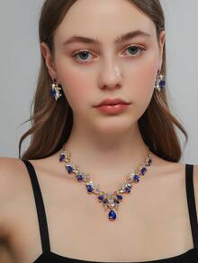 3件套水晶花朵项链、耳环和手链套装，精致百搭，尽显高端质感，适合女性日常通勤、校园约会、婚礼、派对以及情人节等场合作为礼物。 - 8028 - 查看 14