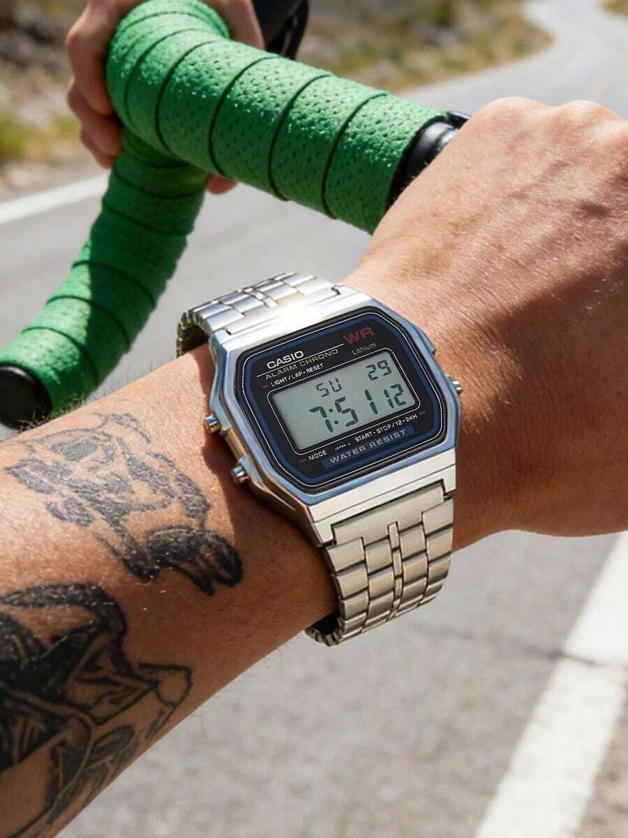 Casio 复古银色方形数字手表，男女通用，Y2K风格不锈钢数字手表，带LED灯，经典中性时尚配饰，适合日常生活、学校、聚会等场合。 - 黑色 - 查看 1