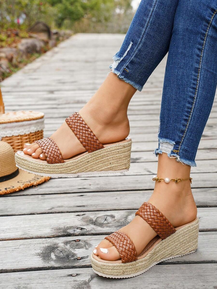 Women's Straw Wedge Rope Open Toe Slippers, Thick Sole Elevated Summer Outdoor Sandals - Brown - View 1